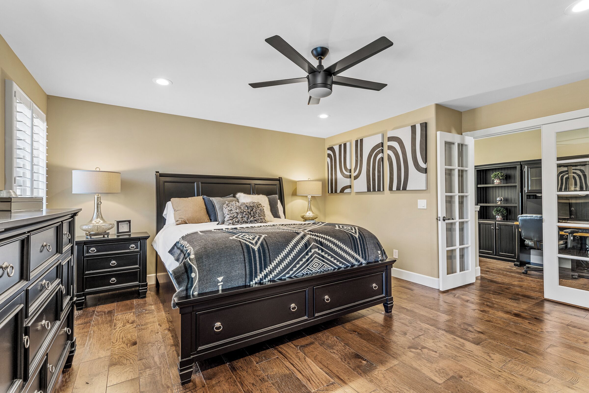 3 makuuhuonetta, silitysrauta/-lauta, Wi-Fi, vuodevaatteet