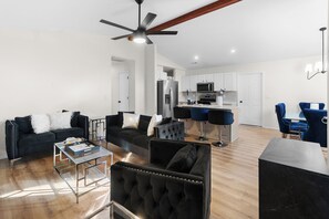 Smart TV - Southern Luxe (Fayetteville)