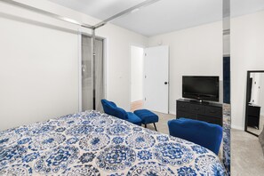 3 camere, una scrivania, ferro/asse da stiro, Wi-Fi gratuito