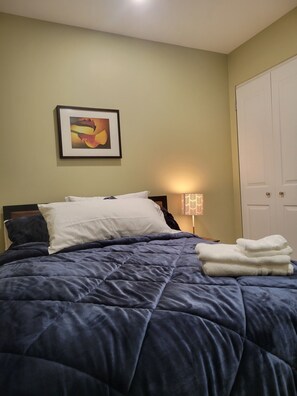 2 عدّة غرف نوم وواي فاي وملاءات أسرّة