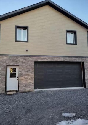 Exterior - Charming 2-bedroom house in nice Ottawa with AC (Ottawa)