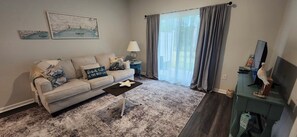 Smart TV - 3BR/2.5BA Townhome Sleeps 8, Near Sunset and Ocean Isle Beach (Ocean Isle Beach)