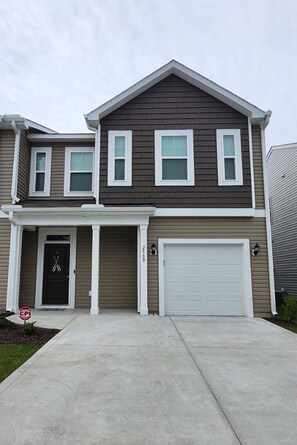 Exterior - 3BR/2.5BA Townhome Sleeps 8, Near Sunset and Ocean Isle Beach (Ocean Isle Beach)