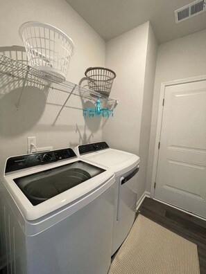 Interior - 3BR/2.5BA Townhome Sleeps 8, Near Sunset and Ocean Isle Beach (Ocean Isle Beach)