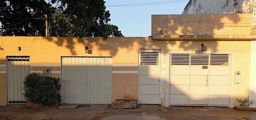 Suite house downtown garage Hatch