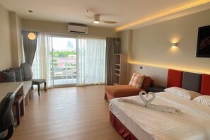 Unclassified image, 5 of 32, button - View Talay Studio (Pattaya)