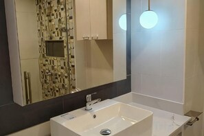 Unclassified image, 3 of 32, button - View Talay Studio (Pattaya)