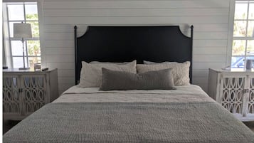 5 bedrooms, iron/ironing board, WiFi, bed sheets