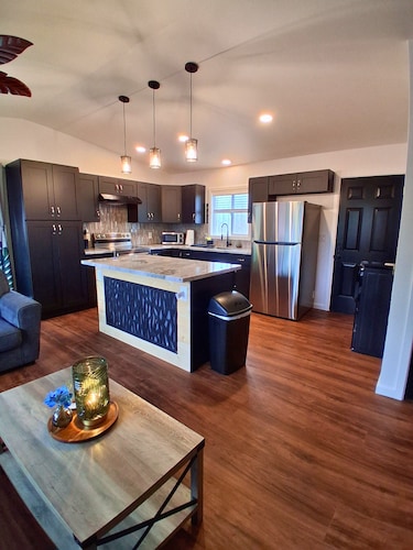 Quaint 2-bedroom house in Keaau for a relaxing getaway