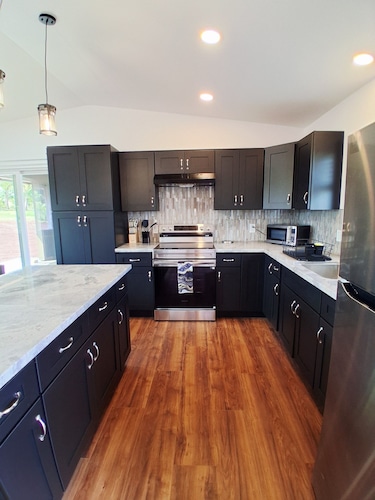 Quaint 2-bedroom house in Keaau for a relaxing getaway