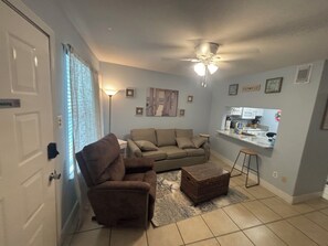 TV - Beautiful condo with beach access and pool (Gulf Shores)