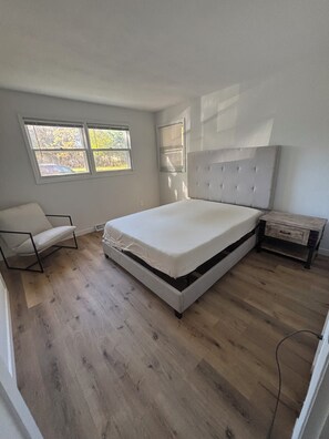 2 عدّة غرف نوم وواي فاي وملاءات أسرّة