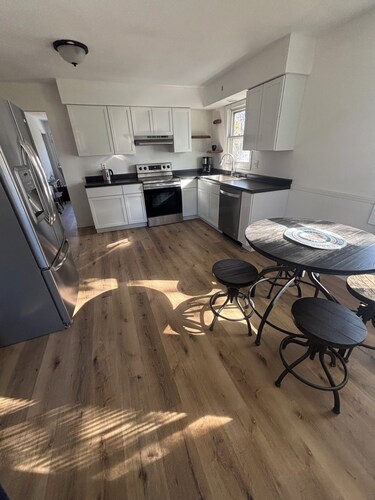 Charming 2-bedroom condo with AC in beautiful Janesville