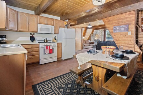 New Listing! In Town, Ski-In, Ski-Out! "Claim Jumper A-Frame 6" Pet Friendly, Near River