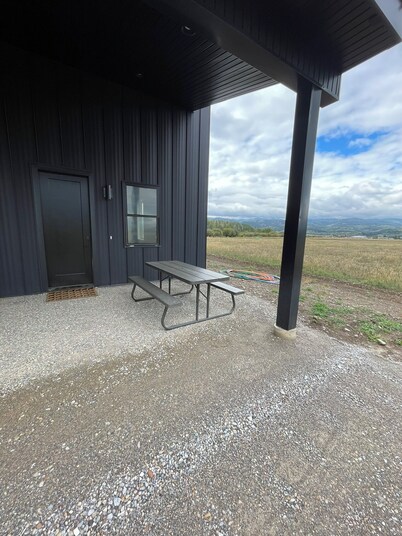 Charming barn 1 bed 1 bath Unit B