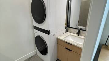 Dutxa, tovalloles, sabó i xampú