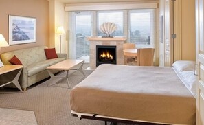 1 bedroom, free WiFi, bed sheets, wheelchair access - Seaside Beachfront, Spring Break, beautiful, welcoming Condo. STEPS TO THE BEACH (Seaside)