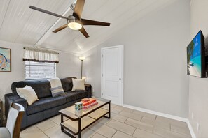 TV - Pet-Friendly Home Near the Beach (Englewood)