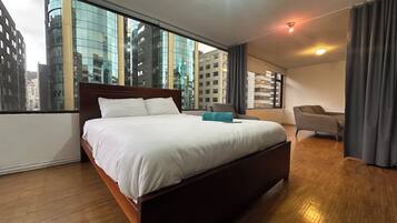 5 bedrooms, WiFi, bed sheets