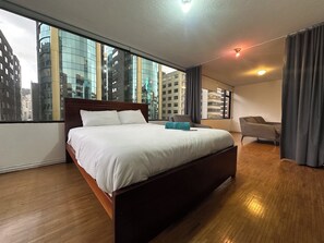 5 bedrooms, WiFi, bed sheets