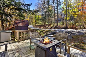 Property grounds - Classic Killington Ski Chalet for 8 w/ Gear Room, 2 Fireplaces, 5 Mins to Slopes (Killington)