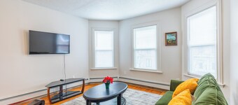 3-bedroom apartment steps to Downtown Hartford