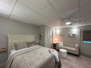 1 habitación, tabla de planchar con plancha, wifi y ropa de cama