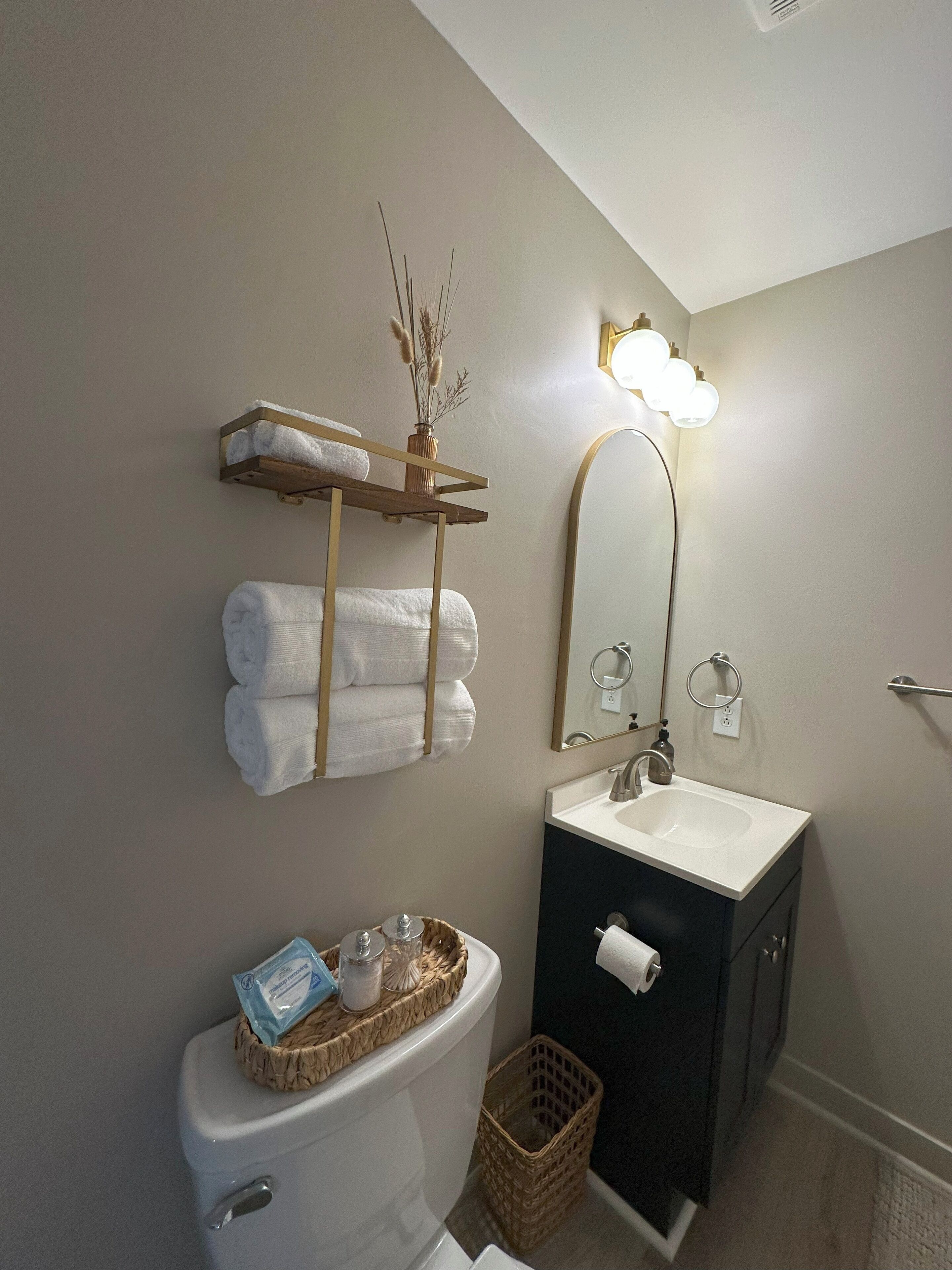 シャワー、ヘアドライヤー、タオル、石鹸