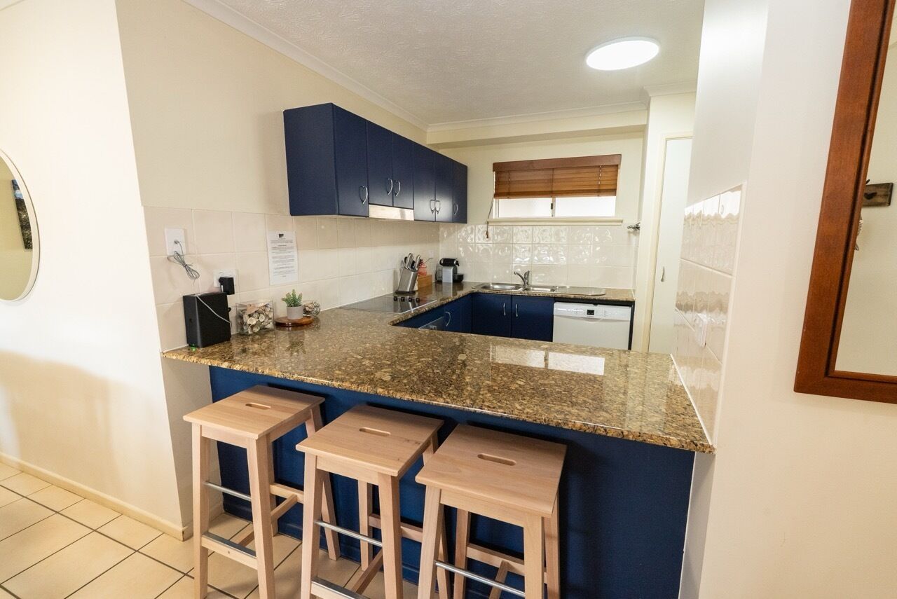 ثلاجة، ميكروويف، موقد طهي مسطح، غسالة أطب اق