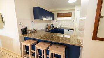 Fridge, microwave, stovetop, dishwasher