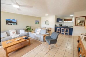 TV, books - Whale Watch Unit 6 – Beachfront Bliss with Ocean Views (Point Lookout)