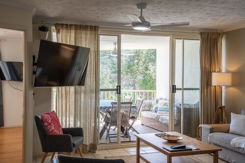 Whale Watch Unit 6 – Beachfront Bliss with Ocean Views