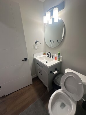 提供毛巾、番梘、廁紙