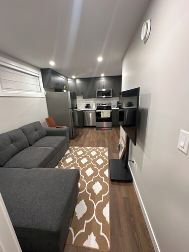 Cozy Fully Furnished 1BR Suite in Regina