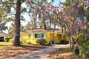 Exterior - Screened Patio, Fenced Yard, & Pet Friendly! (Savannah)