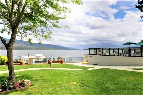LAGONITA LODGE: Lakefront Resort Villa with FULL LAKE VIEW Guaranteed! & Kitchen