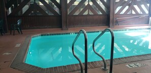 Una piscina techada, una piscina climatizada