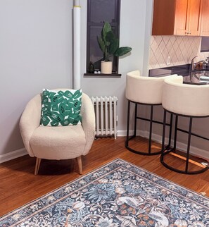 Interior - Cozy 1-bedroom apartment in charming New York with AC (New York)