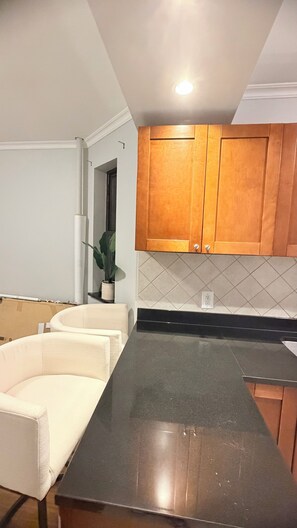 Interior - Cozy 1-bedroom apartment in charming New York with AC (New York)