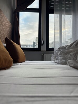 2 habitaciones, tabla de planchar con plancha, wifi y ropa de cama 