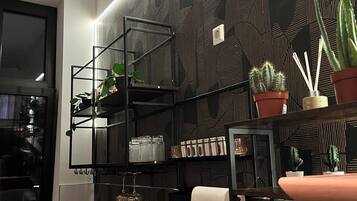 Mikrowelle, Ofen, Herdplatte, Geschirrspüler