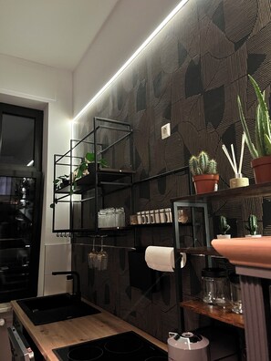 Mikrowelle, Ofen, Herdplatte, Geschirrspüler