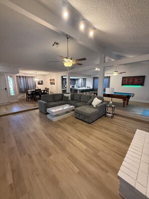TV - 3-bedroom house in marvelous Las Vegas with AC (Las Vegas)