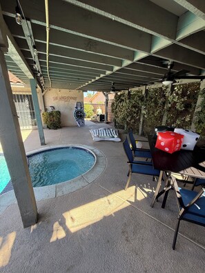 Outdoor dining - 3-bedroom house in marvelous Las Vegas with AC (Las Vegas)