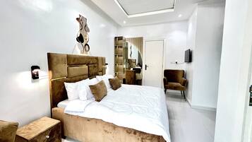 3 室のベッドルーム、アイロン / アイロン台、WiFi (無料)