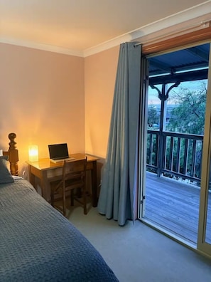 3 slaapkamers, een bureau, een strijkplank/strijkijzer, gratis wifi