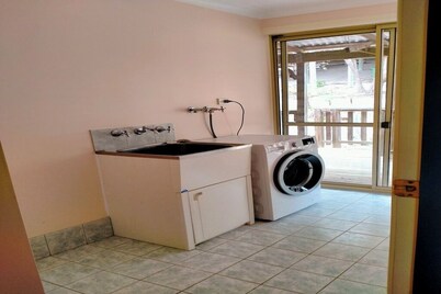 Stylish 3-bed retreat w/ ocean views, sundeck, close to trails and fishing spots