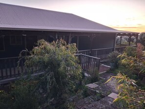Property grounds - The Preston - Sunset Coastal Retreat (Preston Beach)