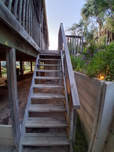 Stylish 3-bed retreat w/ ocean views, sundeck, close to trails and fishing spots