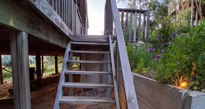 Stylish 3-bed retreat w/ ocean views, sundeck, close to trails and fishing spots